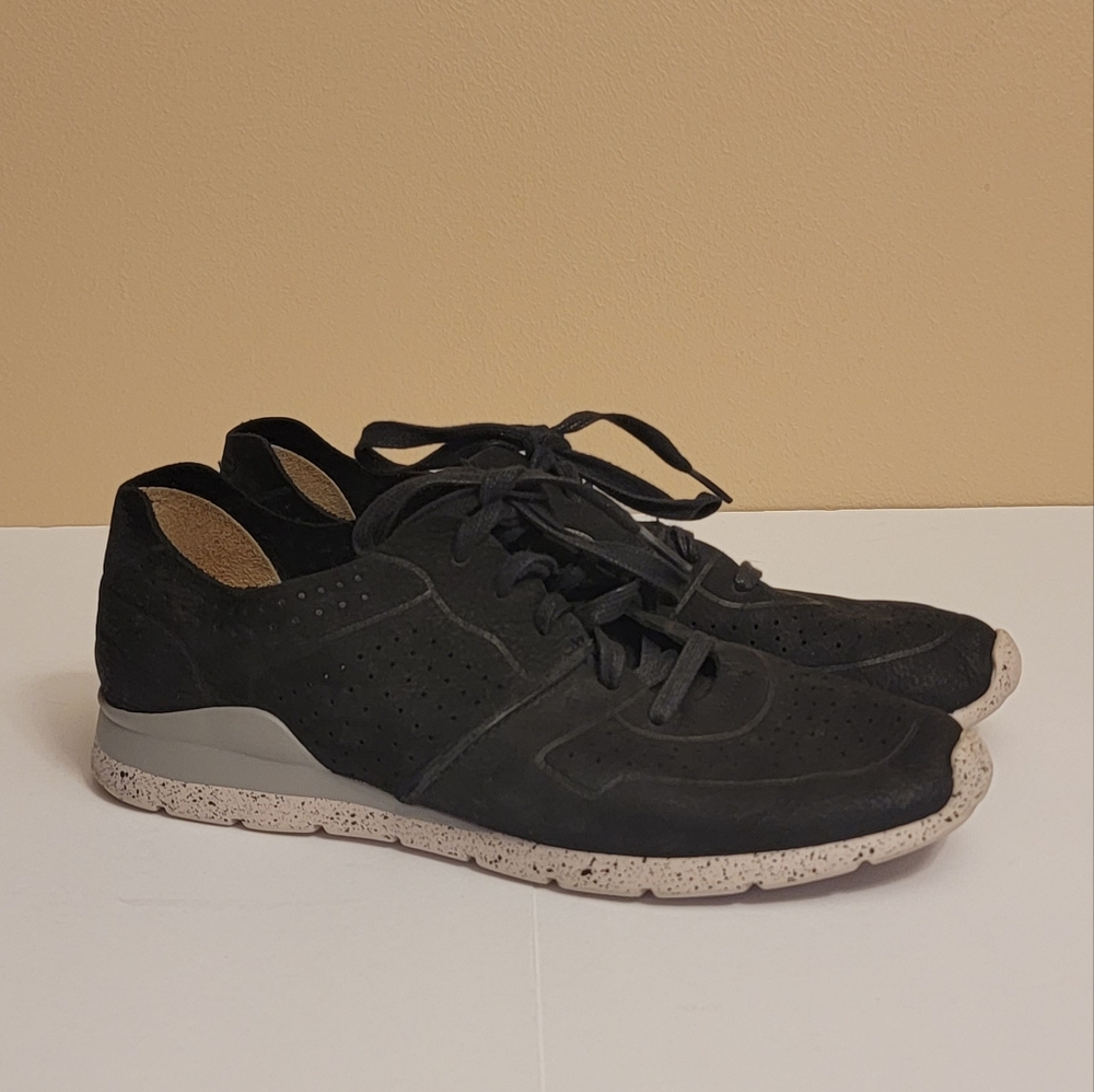 Ugg Women’s Black Sneakers Size 10